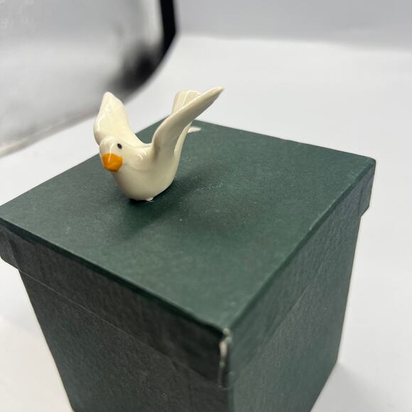 Vintage Bone China Seagull Bird White Japan Free Standing Figurine Trinket Beach - Picture 5 of 6